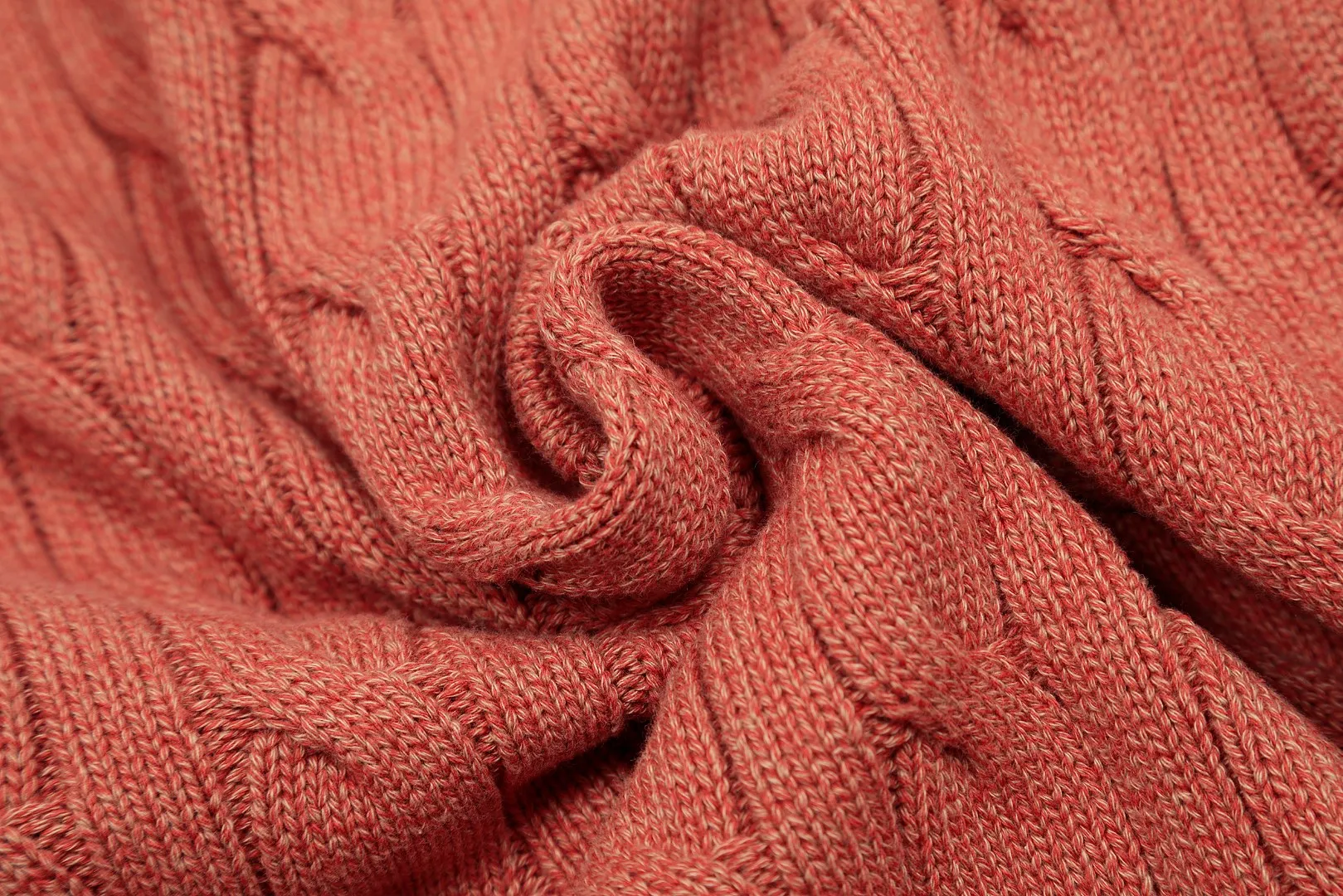 VIVI127 vivienne west wood Pay attention to the three-color splicing thread, Queen Mother West, Vivian, heavy twist twist rope craft classic cardigan, knitted sweater wool, 2024 autumn latest style. Highlight one: 24 latest three-color splicing thread. Up close, there is a gradient effect. Three kinds of same-color and different-color floral threads are interlaced and spliced to make it more advanced and more selling points. Highlight two: 30% wool content. It is blended with sheep wool and has high quality. Anti-pilling technology, not easy to pill. 2.3: Popular version, the upper body is slimmer and not picky. 2.4: JD Maillard autumn and winter color matching. The color matching is very mysterious and atmospheric. Compared with popular styles, it is more special. Size: S -M- L. Color: Three-color purple, three-color brown and orange, three-color coffee.